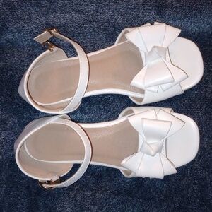 EUC Little Girls White Bow High Heel Open Toed Shoes Size 30 12.5